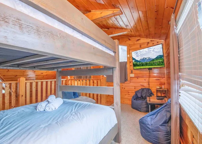 Moonlight Lodge Family Cabin